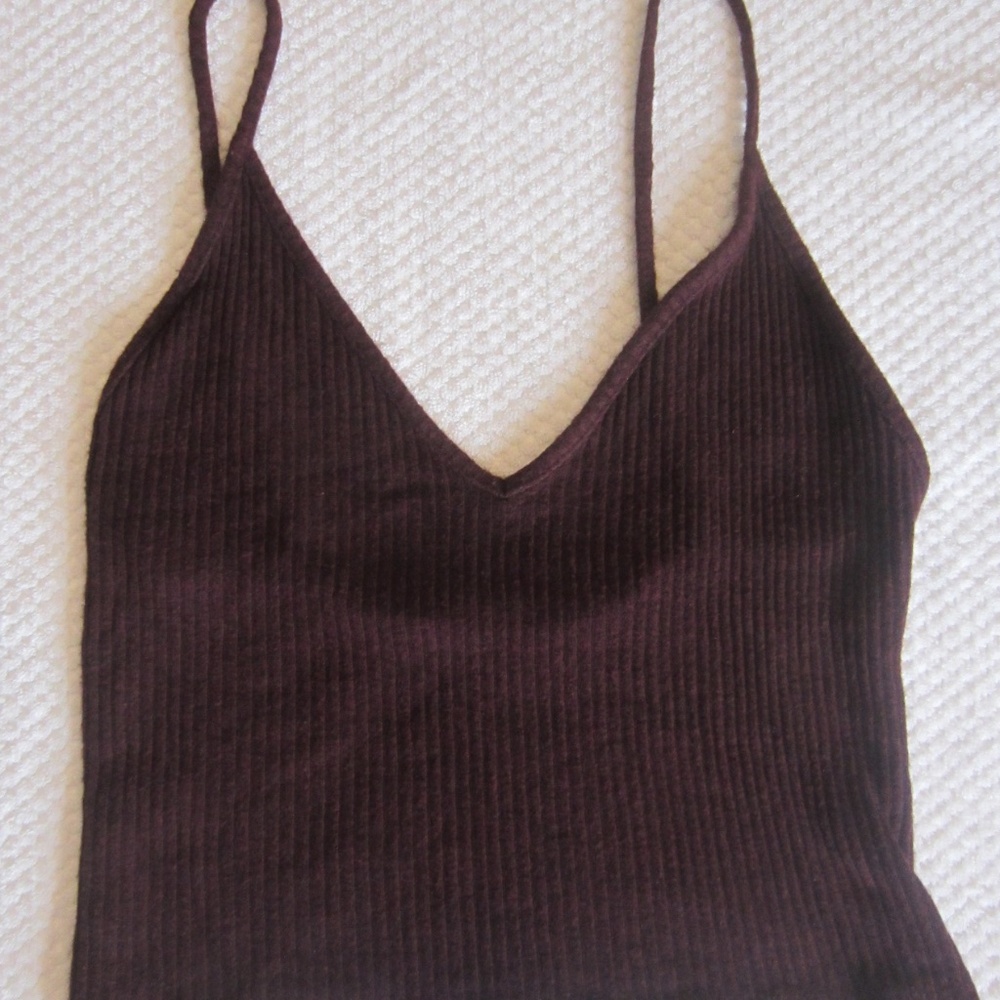 Brandy Melville Bundle - 2 tank tops (black & Maroon) - One size - Picture 3 of 6